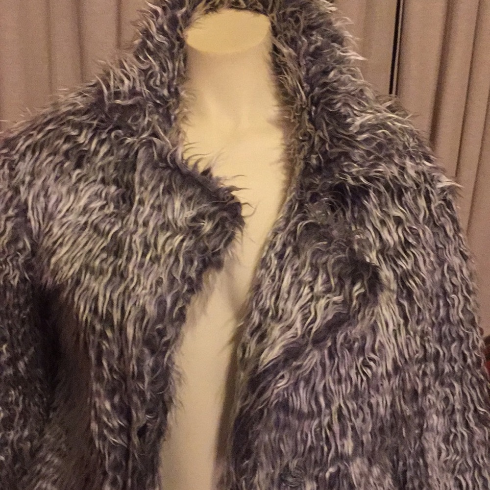 Fuzzy coat - Picture 3 of 6